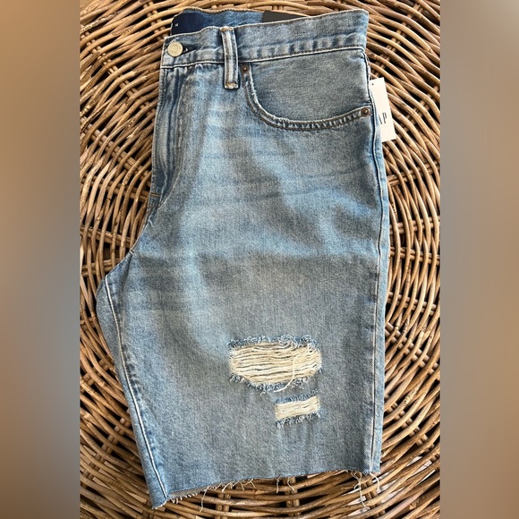 *NWT* GAP Mid Rise 9” Short | SIZE: 12(32) - Picture 6 of 11